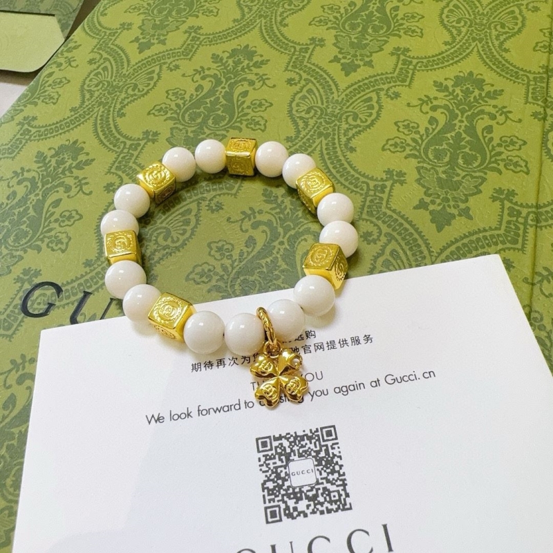 G*u*i bracelets